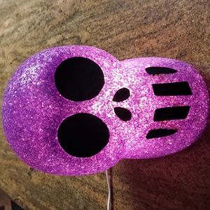 Skull lighted lamp.